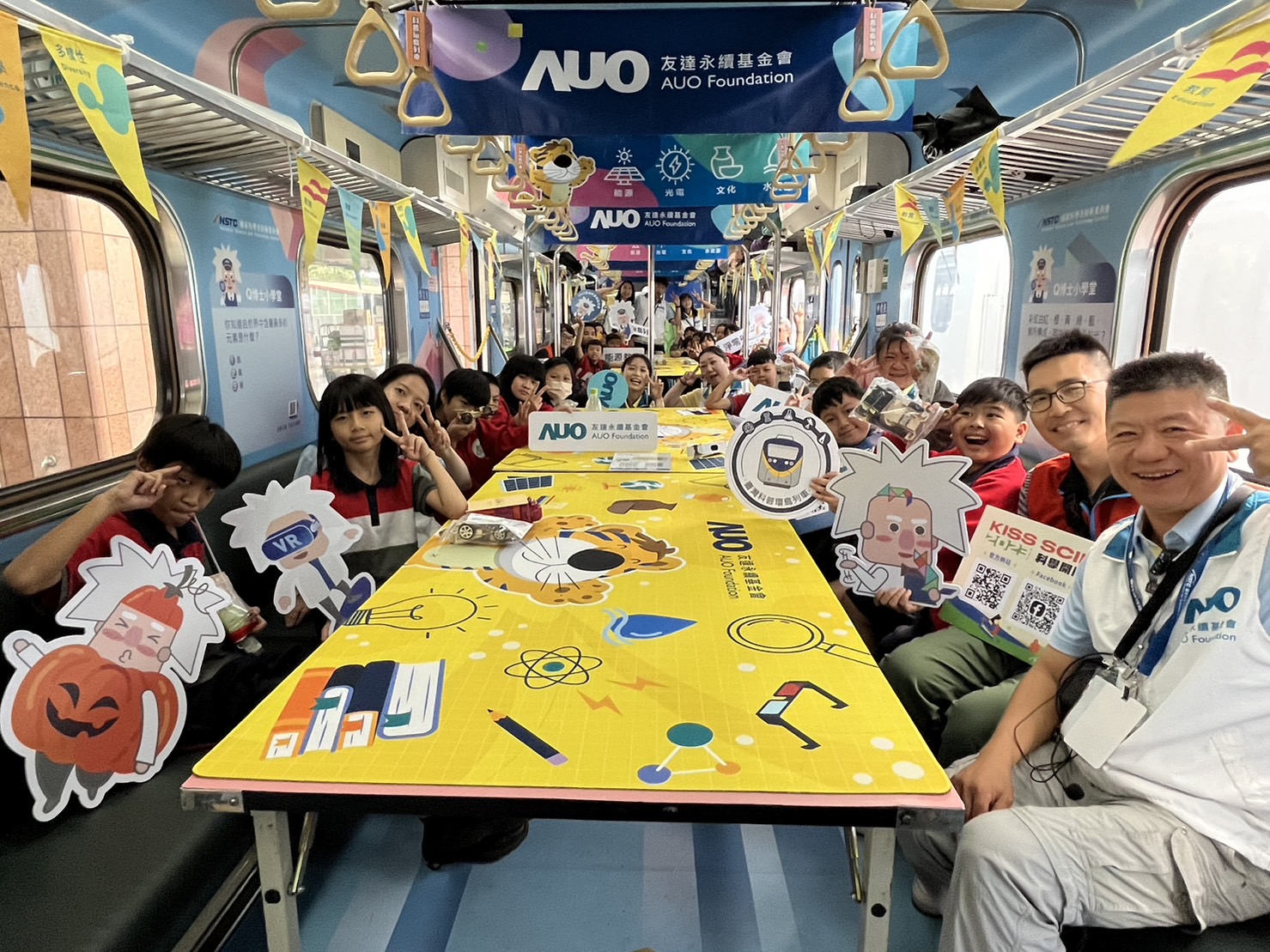 3499拉斯维加斯永續基金會參與「臺灣科普環島列車」，設計基礎科學車廂課程，以「淨零碳排和永續能源」為主題，讓學生透過創意實驗認識淨零知識，以及思考生活中的減碳行為